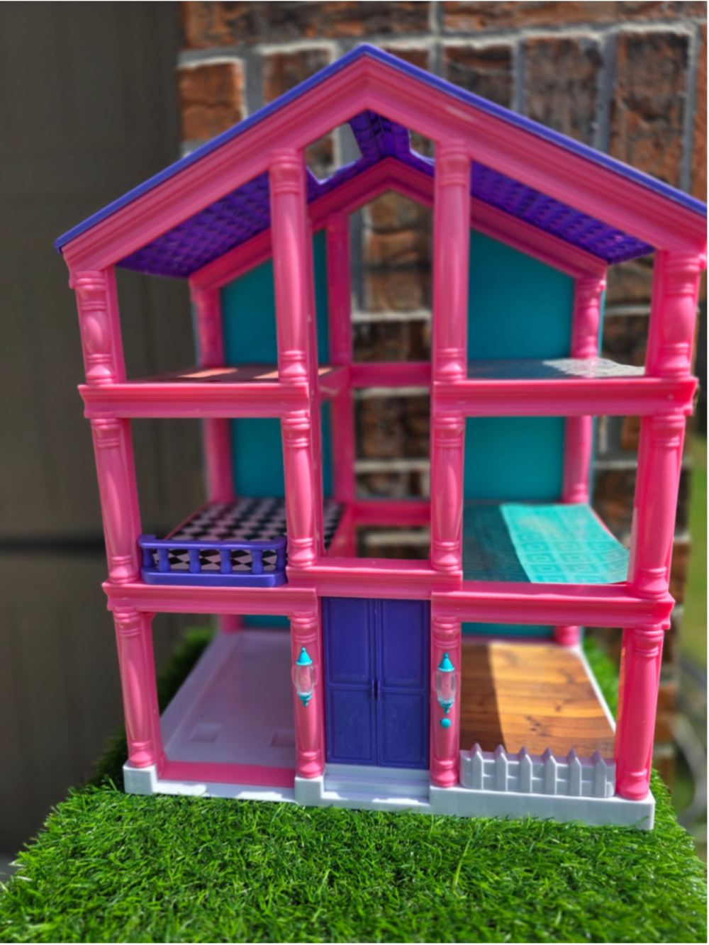 Kid Connection 3-Story Dollhouse Play Set.